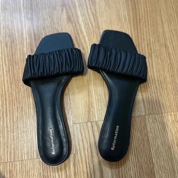 Reformation Marcella Ruched Flat Slide in Black Size 5.5 - Picture 3 of 6
